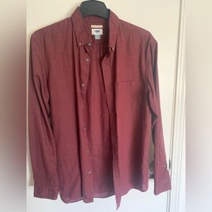 Great condition Old Navy men’s maroon long sleeve shirt